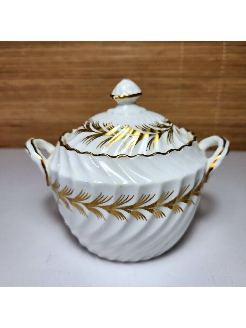 Aynsley Arundel C123 Bone China Sugar Bowl • Gold Leaf • Made in England